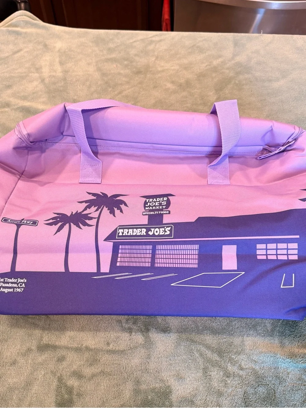 Trader Joe’s Pasadena 1967 Insulated Cooler Tote Bag Purple Zip Beach Picnic